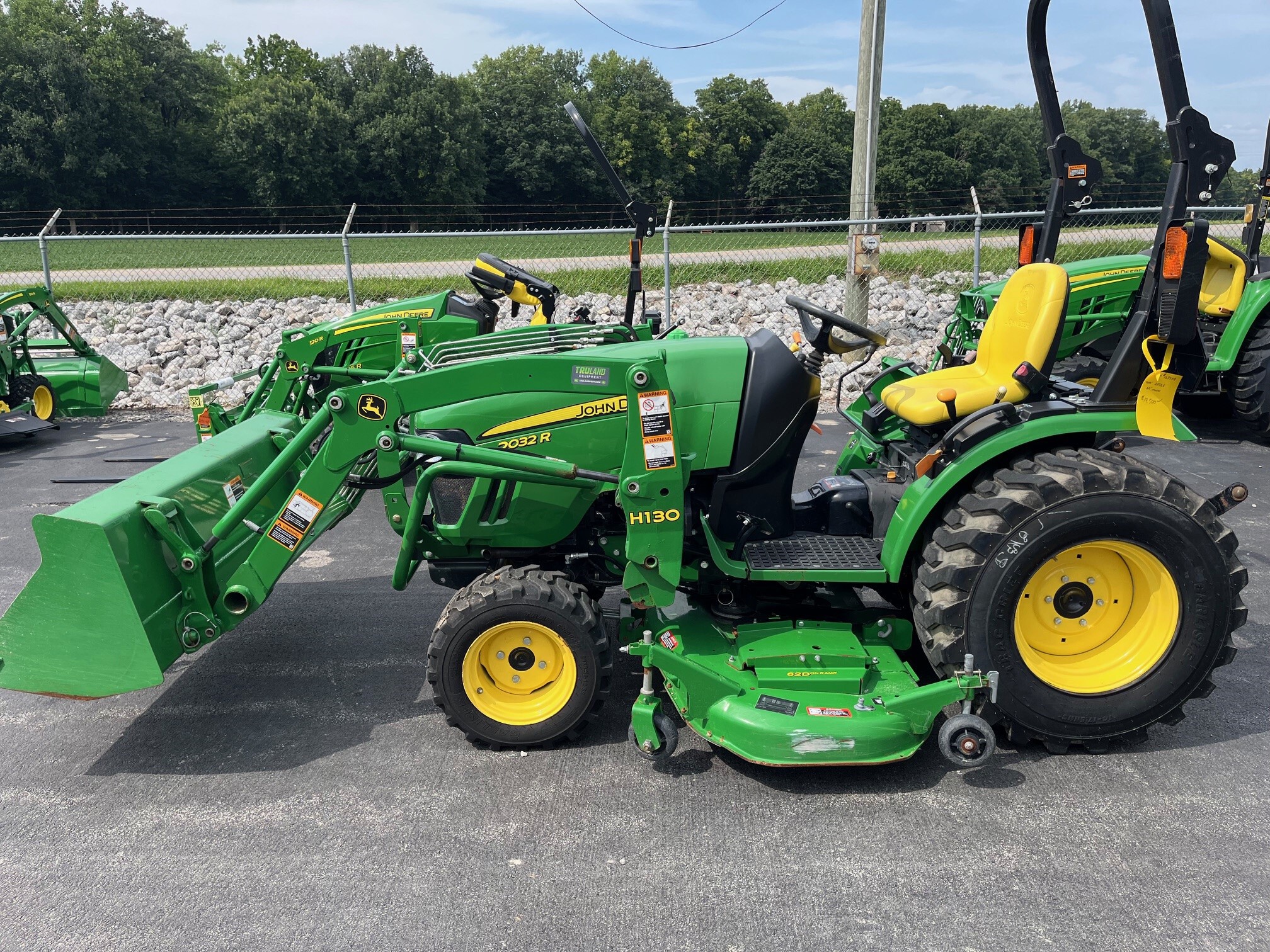 2016 John Deere 2032R Image 1