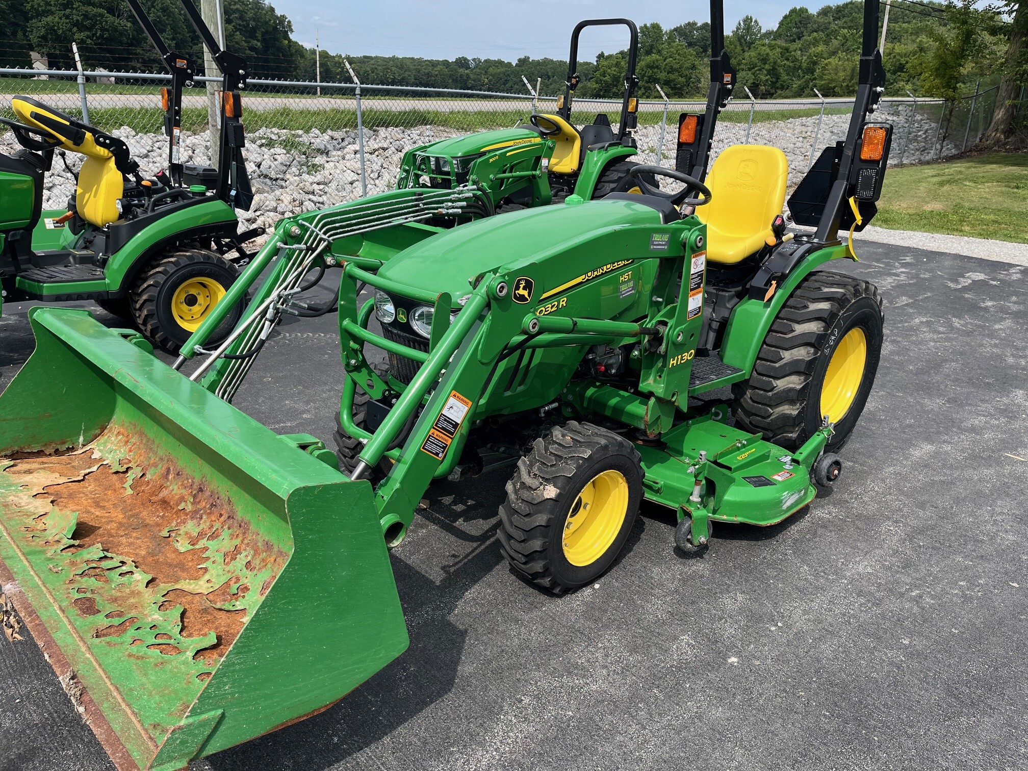 2016 John Deere 2032R Image 2