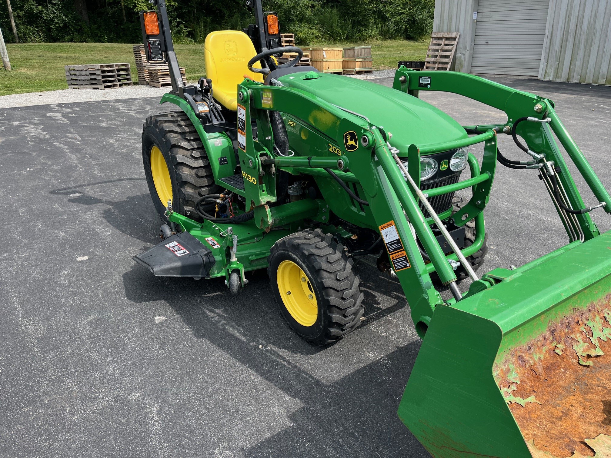 2016 John Deere 2032R Image 3
