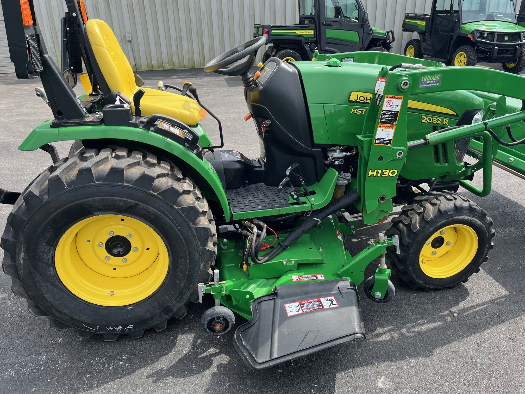 2016 John Deere 2032R Image 4