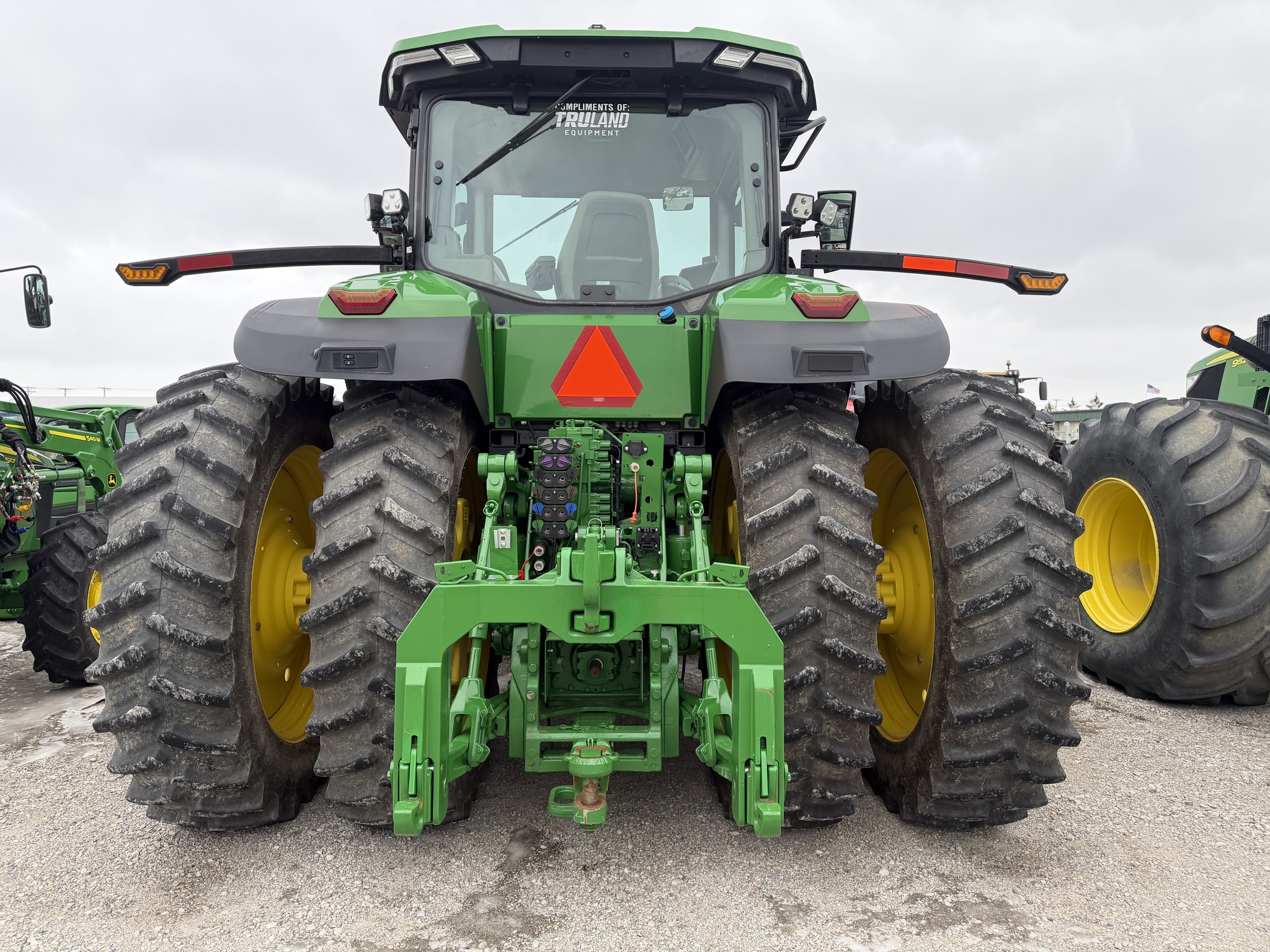 2023 John Deere 8R 370 Image 3