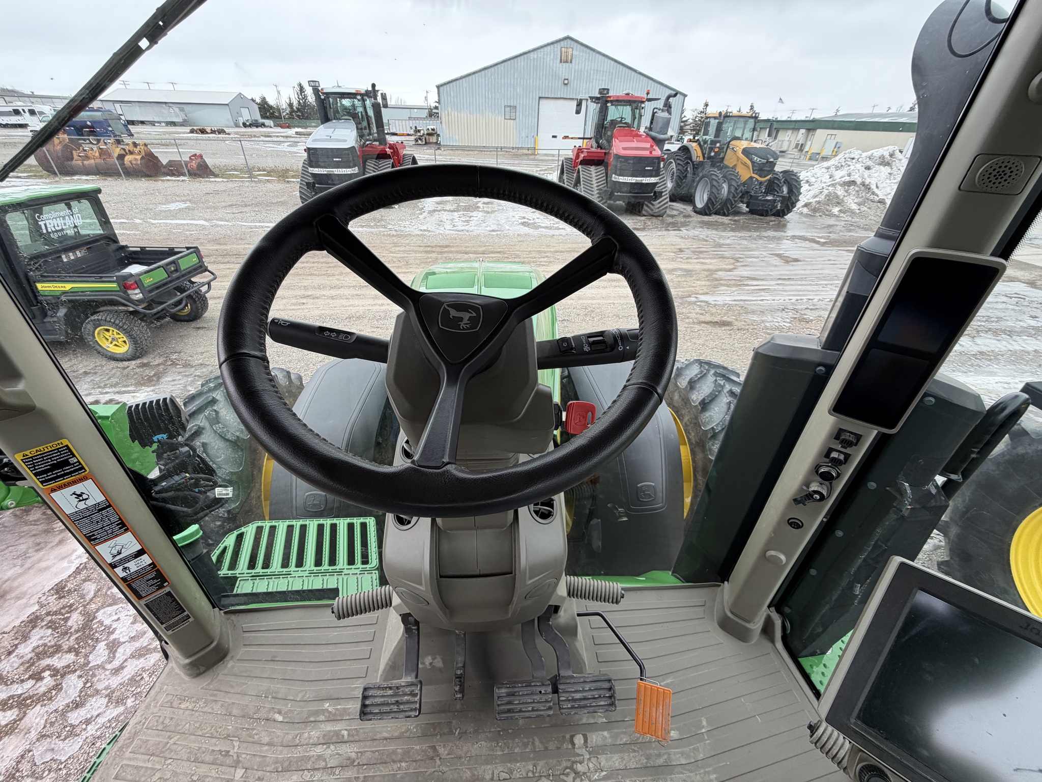 2023 John Deere 8R 370 Image 13