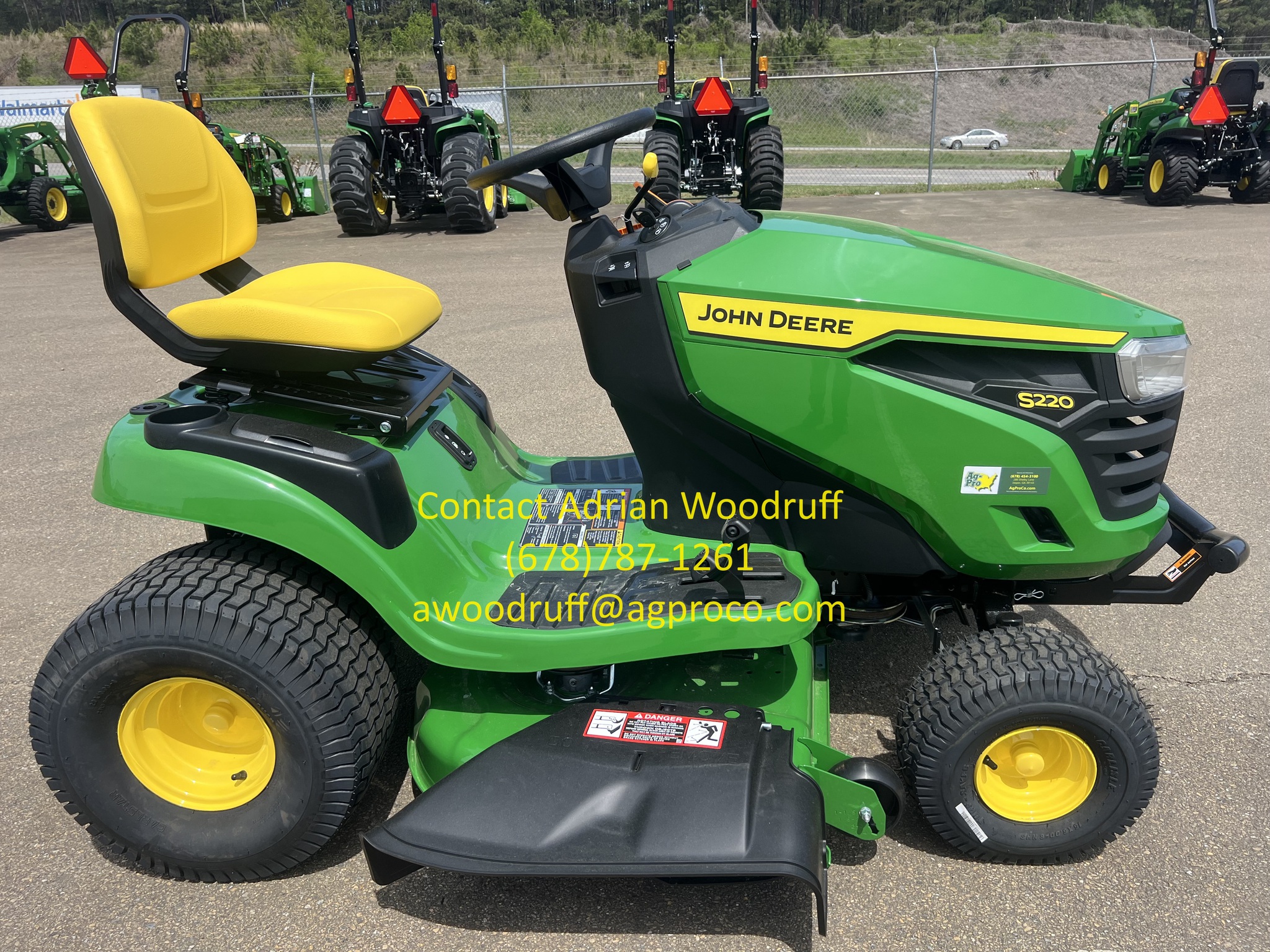 2025 John Deere S220 Image 3