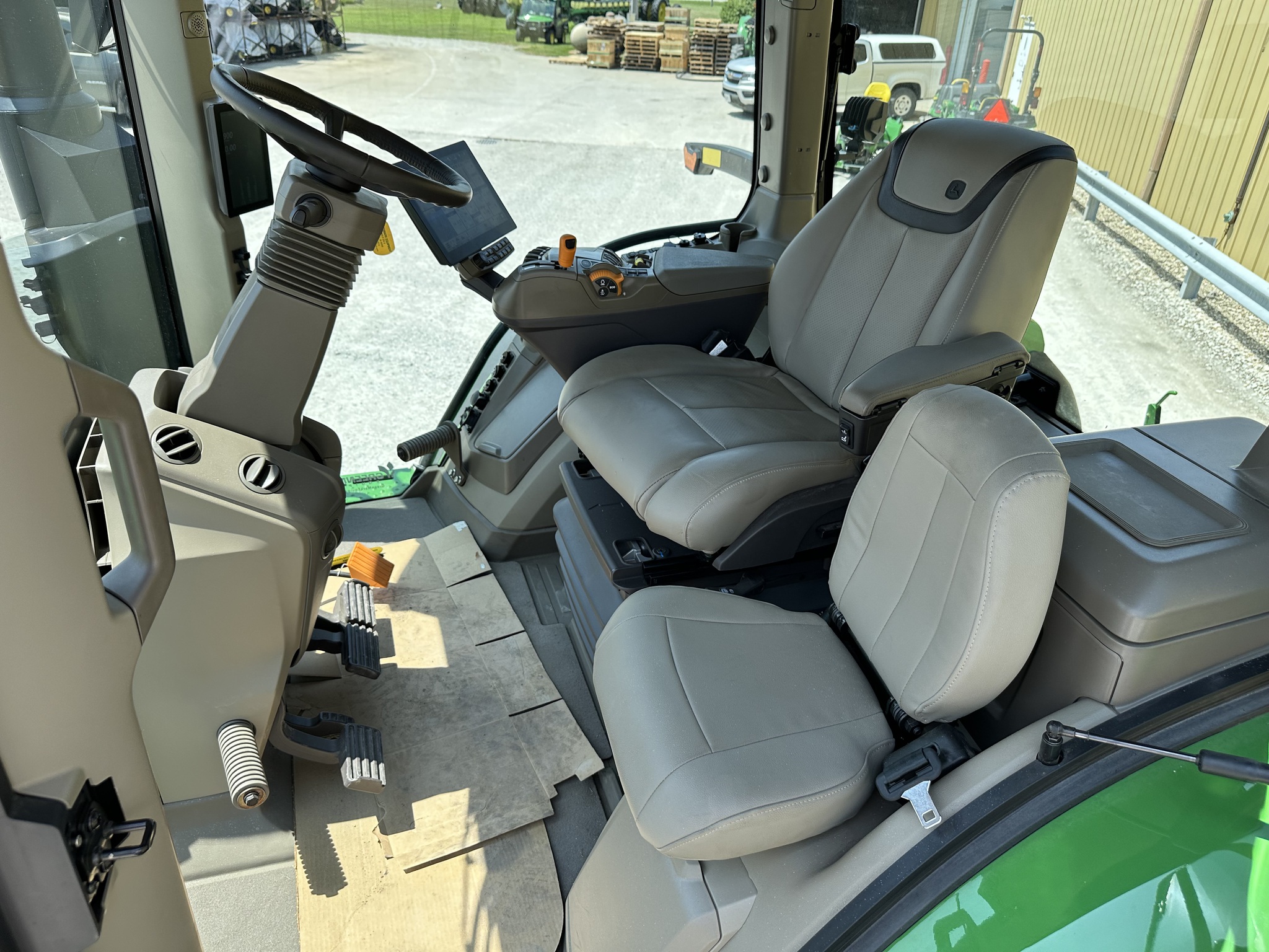 2024 John Deere 8R 370 Image 10