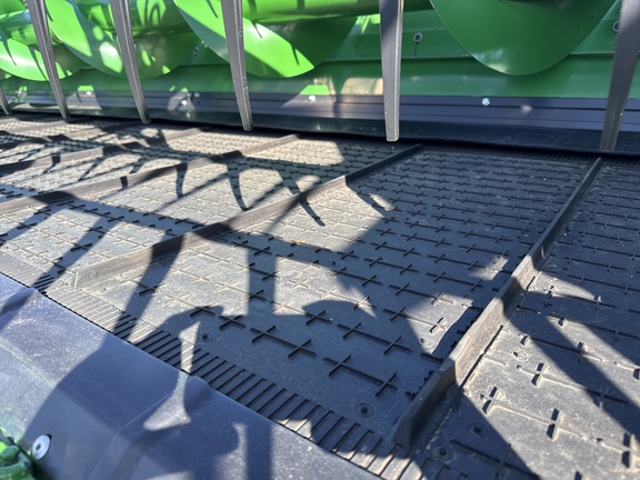 Used 2023 John Deere HD45R Combine Platforms at Horizon Ag & Turf in Warburg, AB - Photo10