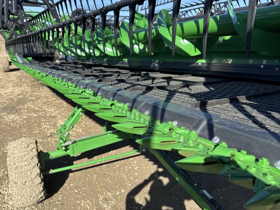 Used 2023 John Deere HD45R Combine Platforms at Horizon Ag & Turf in Warburg, AB - Photo11