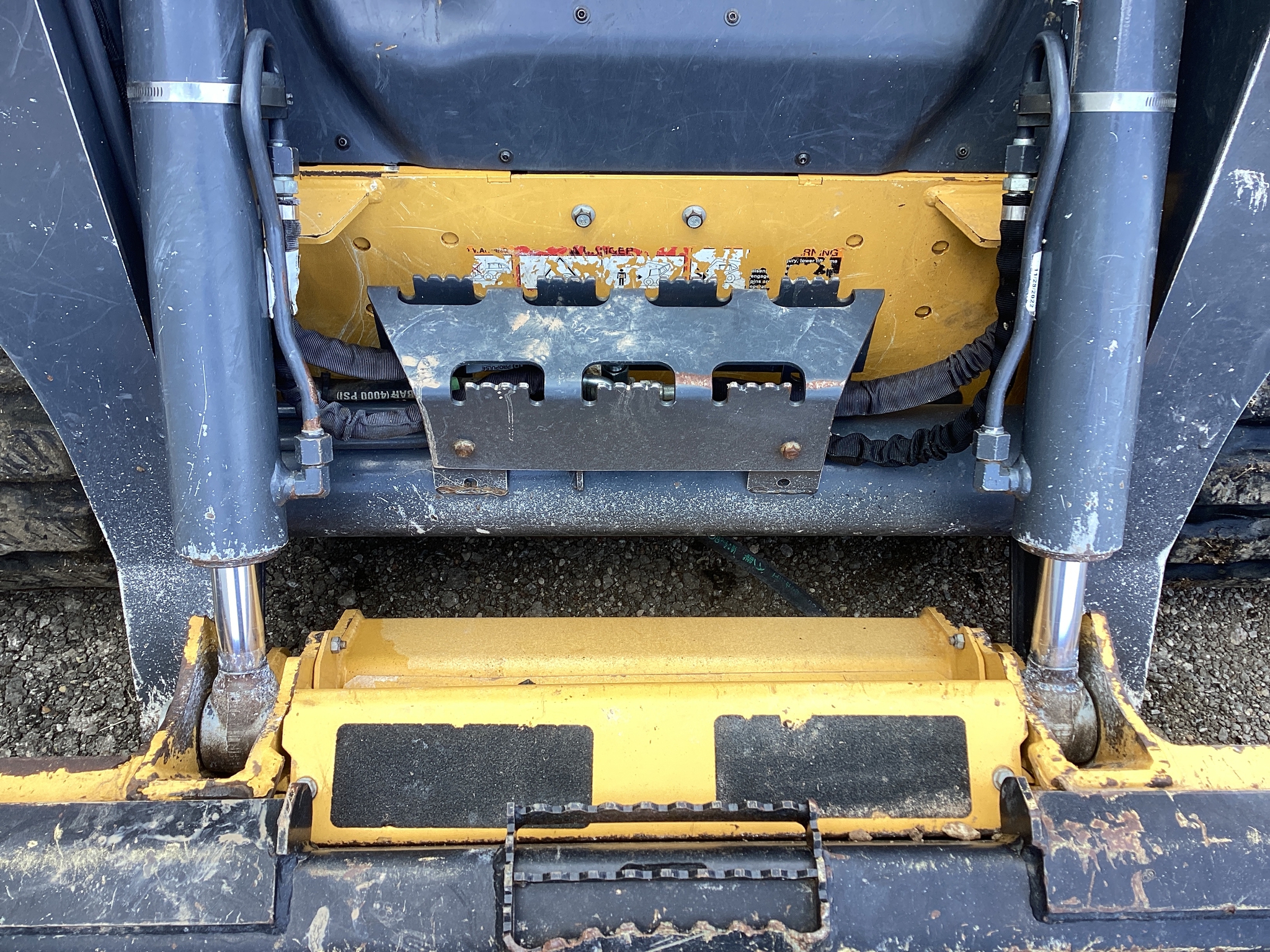 2023 John Deere 325G Image 16