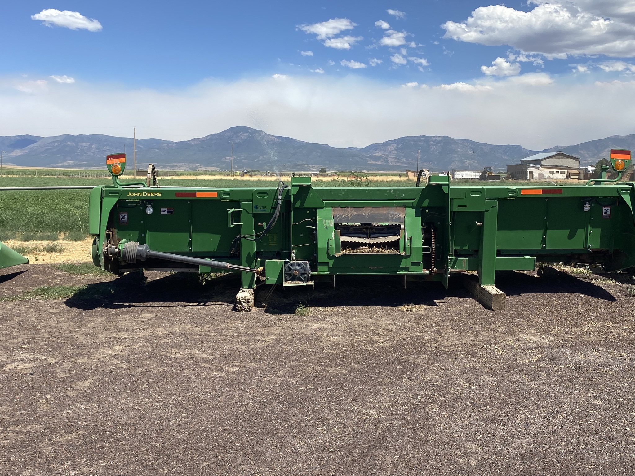 2014 John Deere 608C Image 1