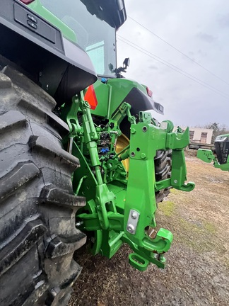 2023 John Deere 8R 250 Photo 6