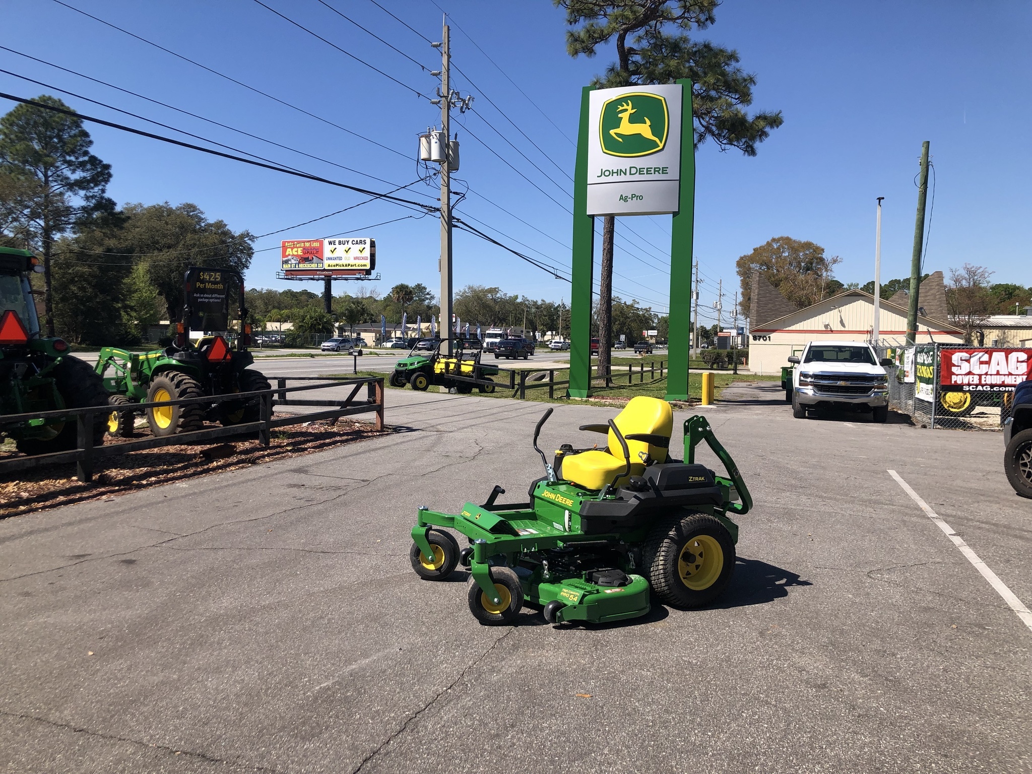 2025 John Deere Z720E Image 1