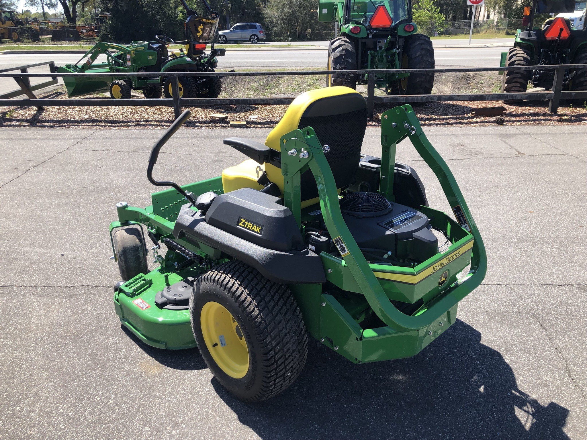 2025 John Deere Z720E Image 3