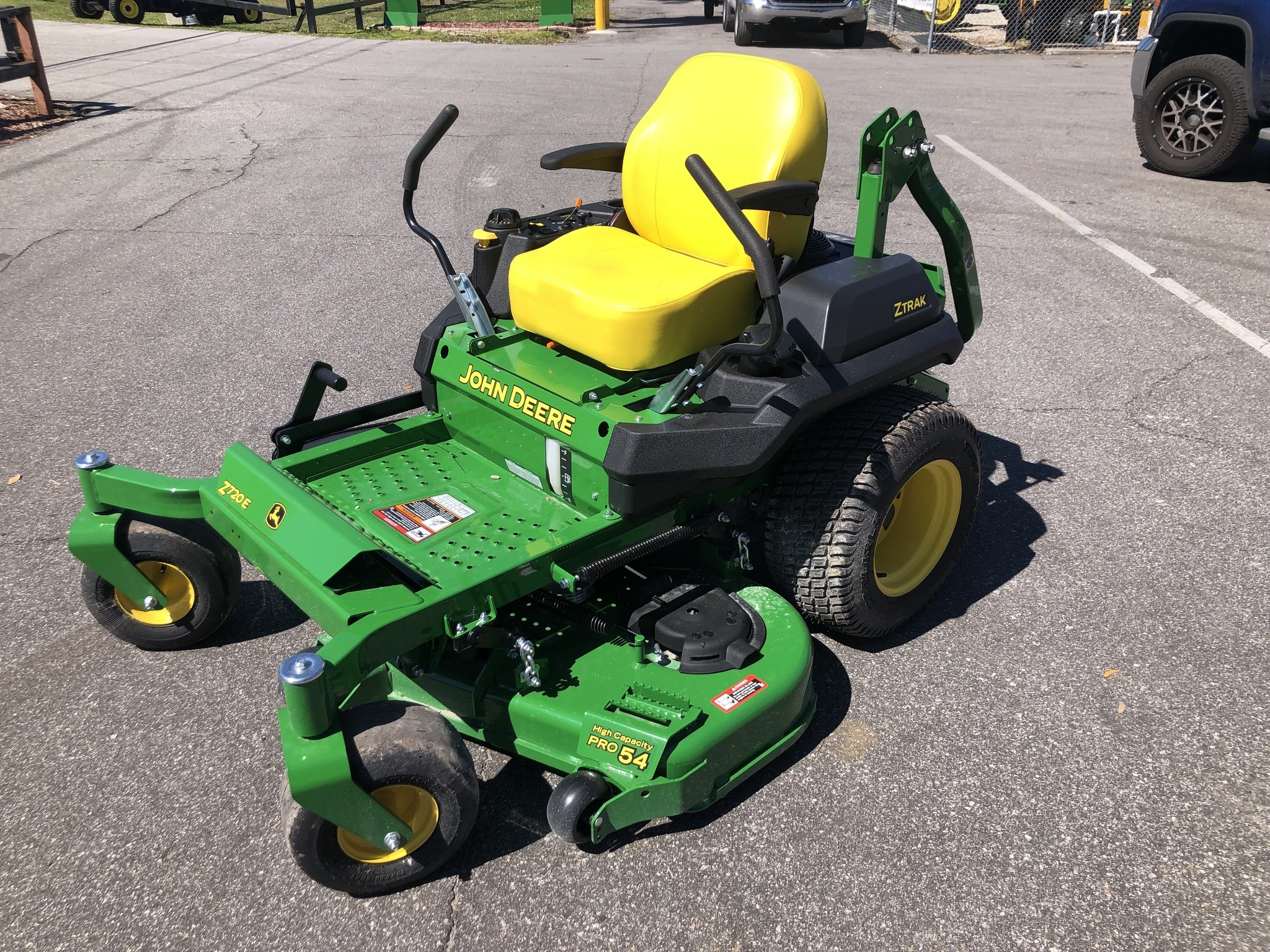 2025 John Deere Z720E Image 2