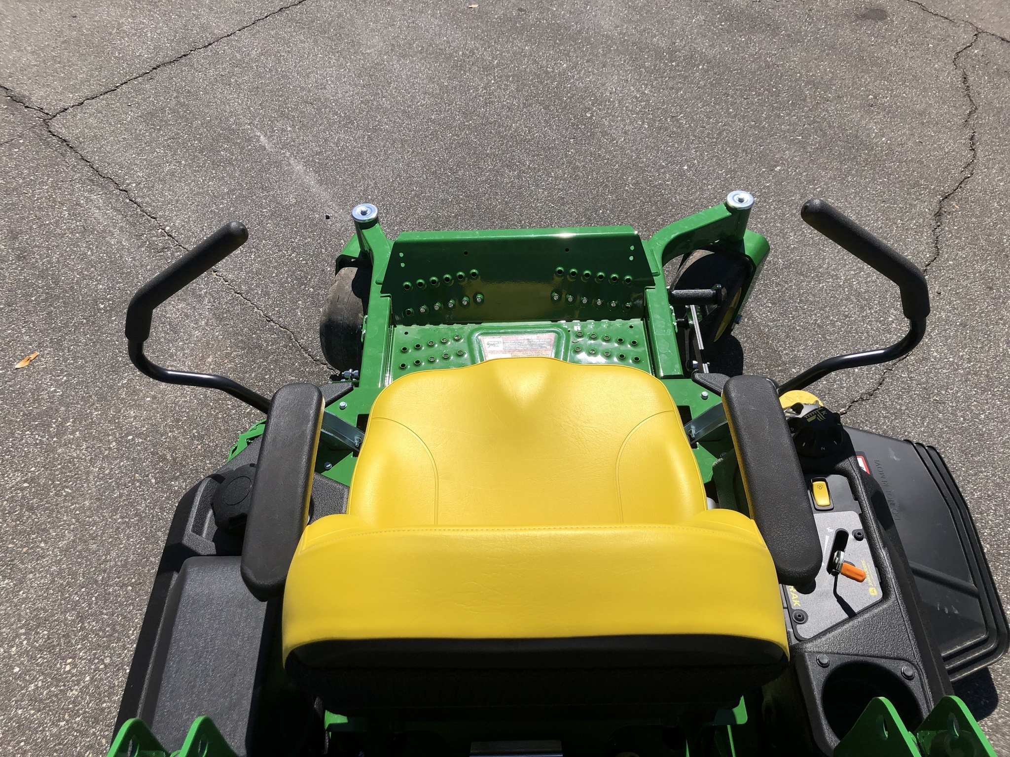 2025 John Deere Z720E Image 6