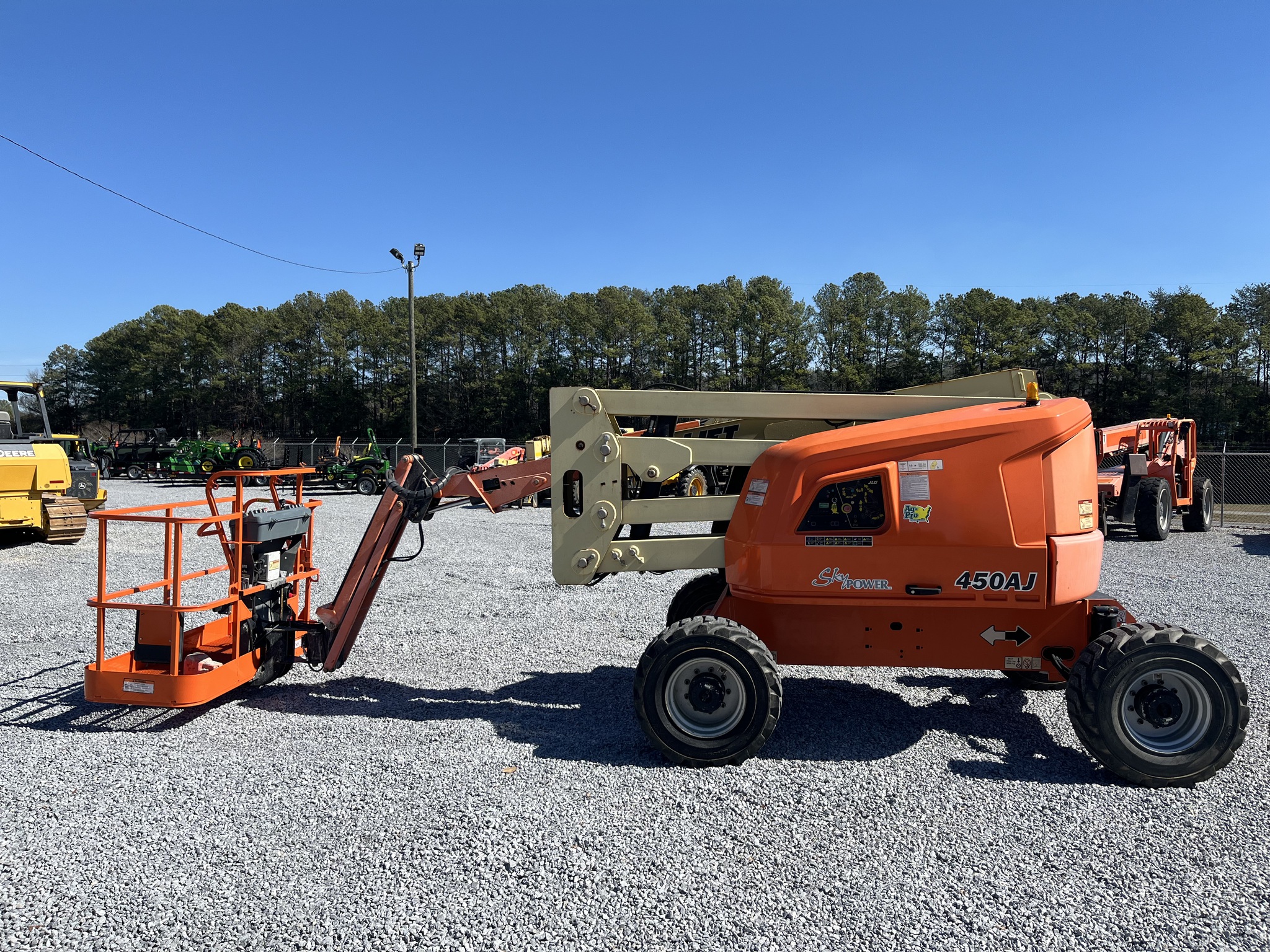 2017 JLG 450AJ Image 2