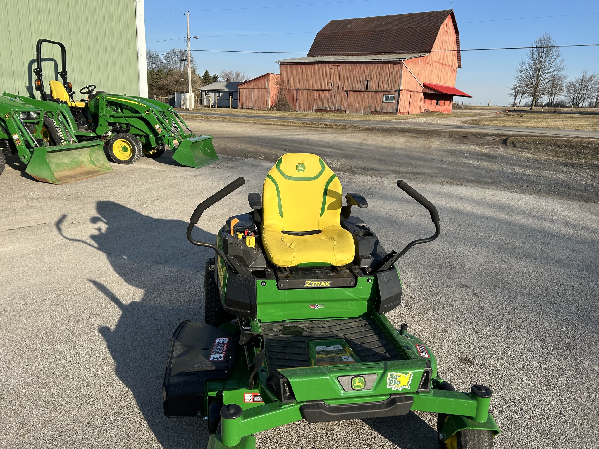 2024 John Deere Z320R Image 2