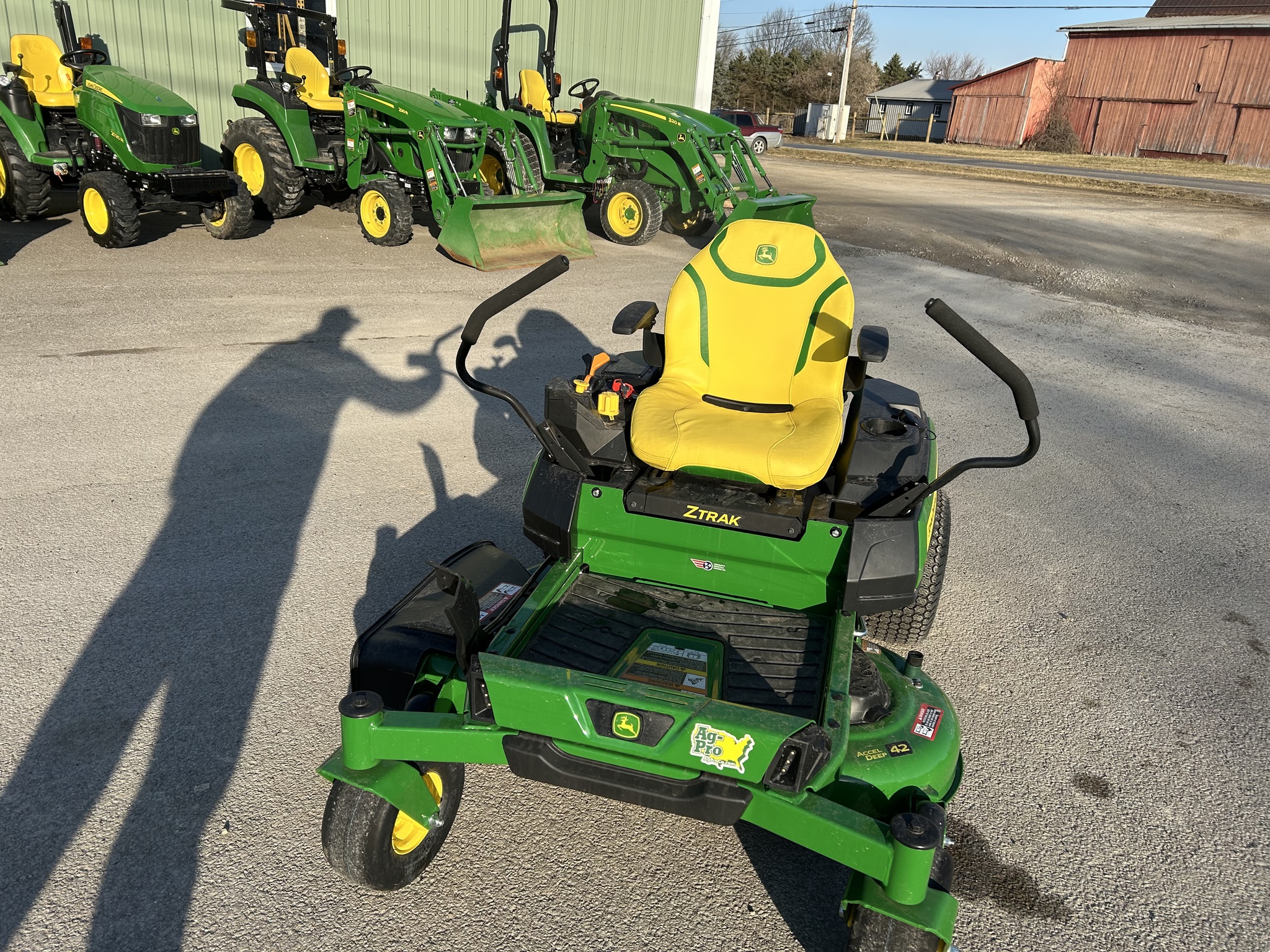 2024 John Deere Z320R Image 3