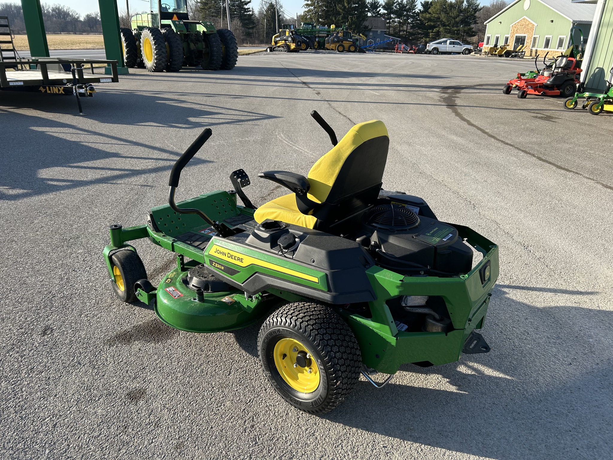 2024 John Deere Z320R Image 5