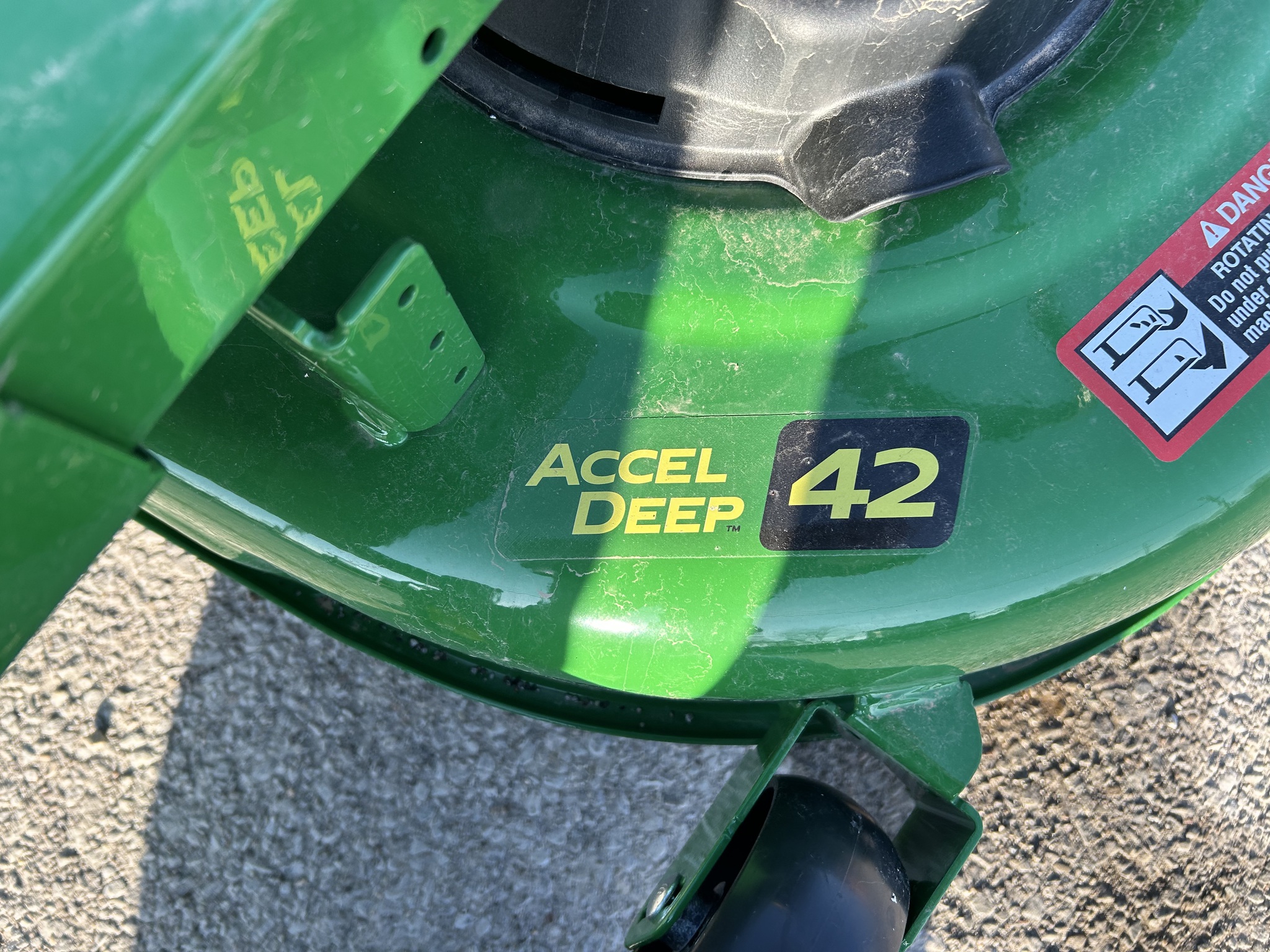 2024 John Deere Z320R Image 10