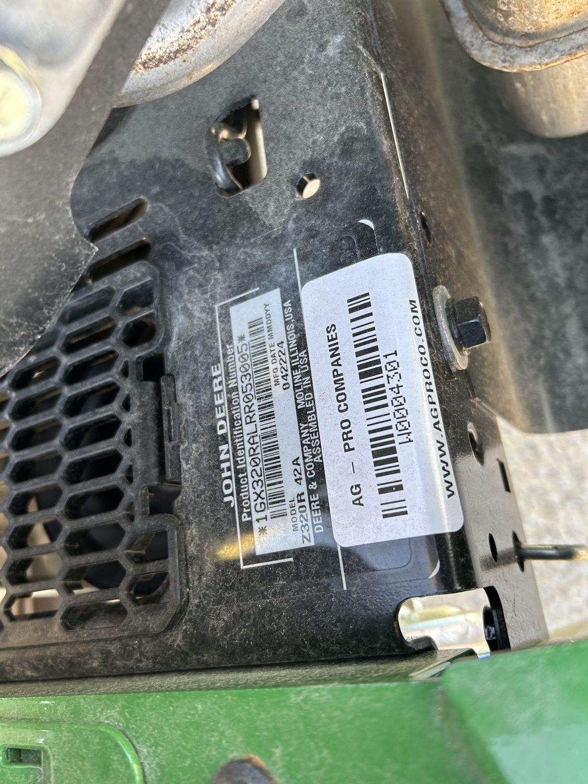 2024 John Deere Z320R Image 13