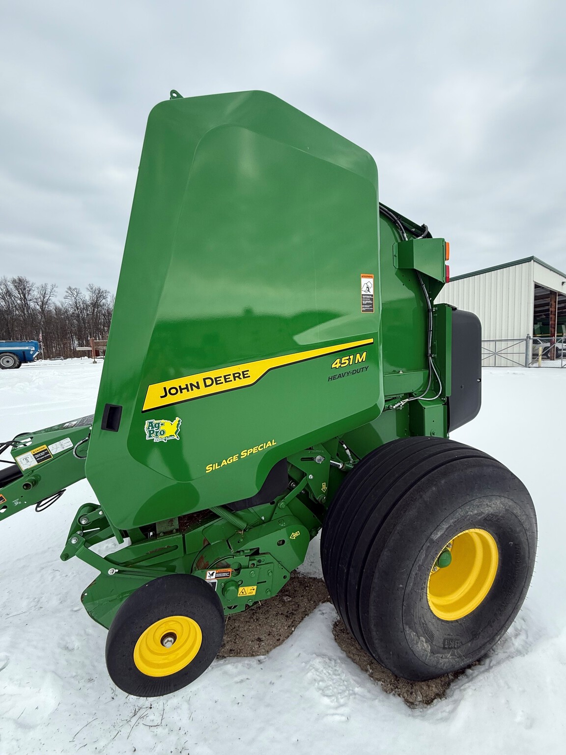 2024 John Deere 451M Image 5