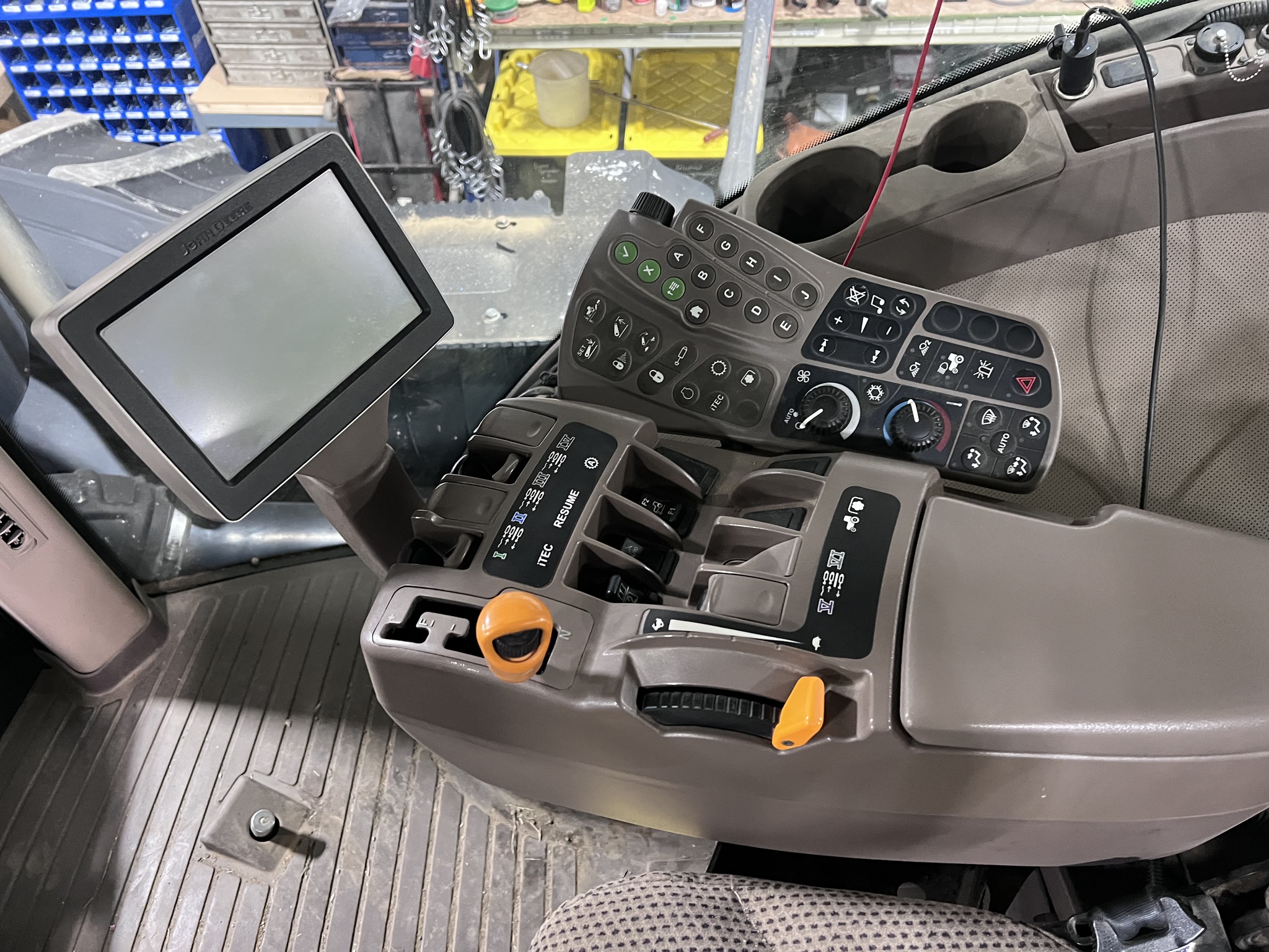 2013 John Deere 9460R Image 9