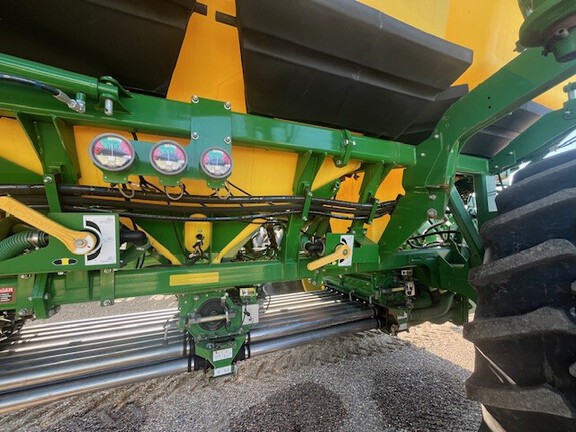 Used 2018 John Deere 1870 Air Drills and Seeders at Horizon Ag & Turf in Lloydminster, AB - Photo8