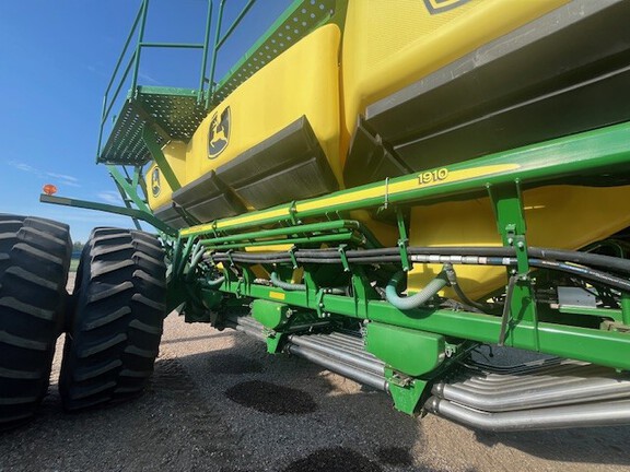 Used 2018 John Deere 1870 Air Drills and Seeders at Horizon Ag & Turf in Lloydminster, AB - Photo15