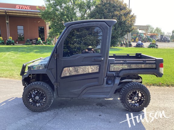 Photo of 2021 John Deere XUV 835R