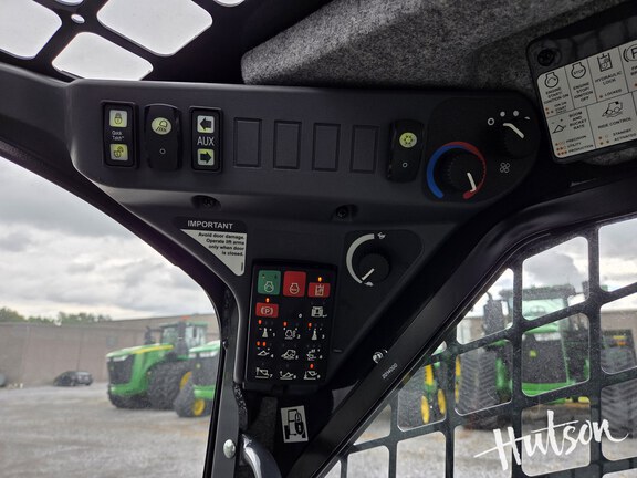 Photo of 2024 John Deere 330G
