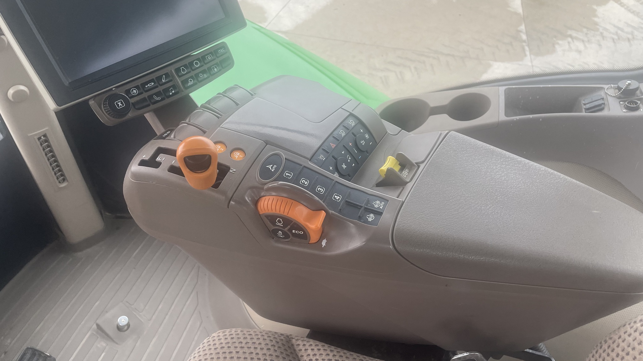 2018 John Deere 9420R Image 15