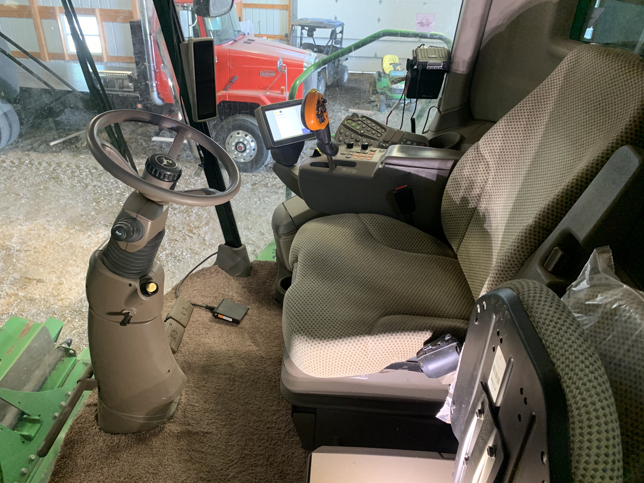 2017 John Deere S680 Image 11