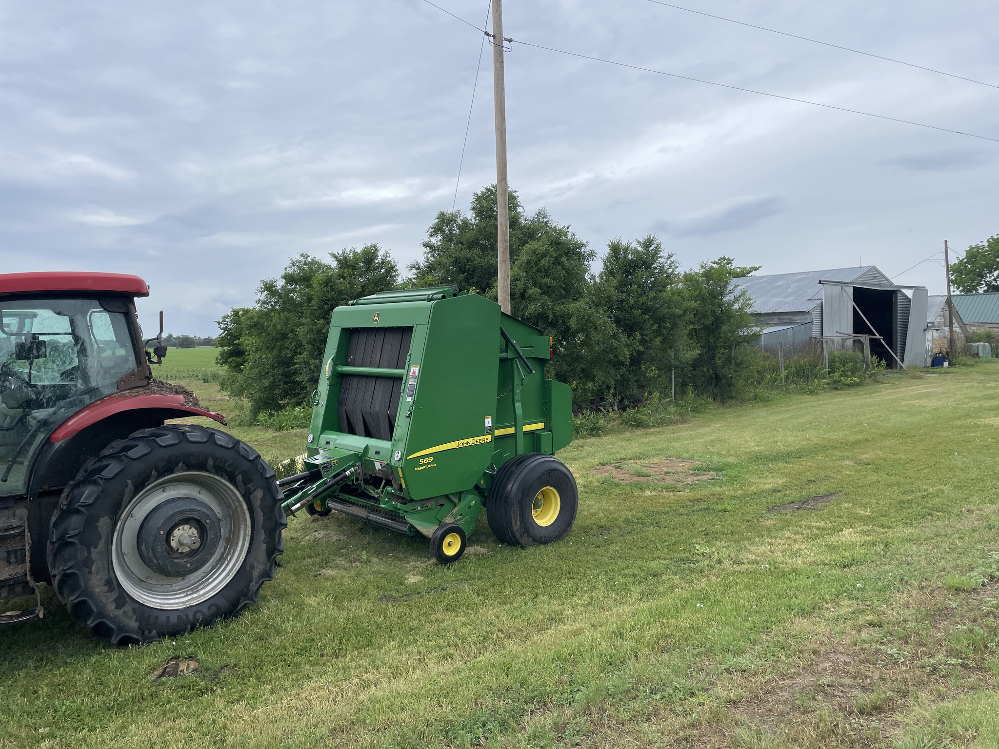 2015 John Deere 569 Image 3