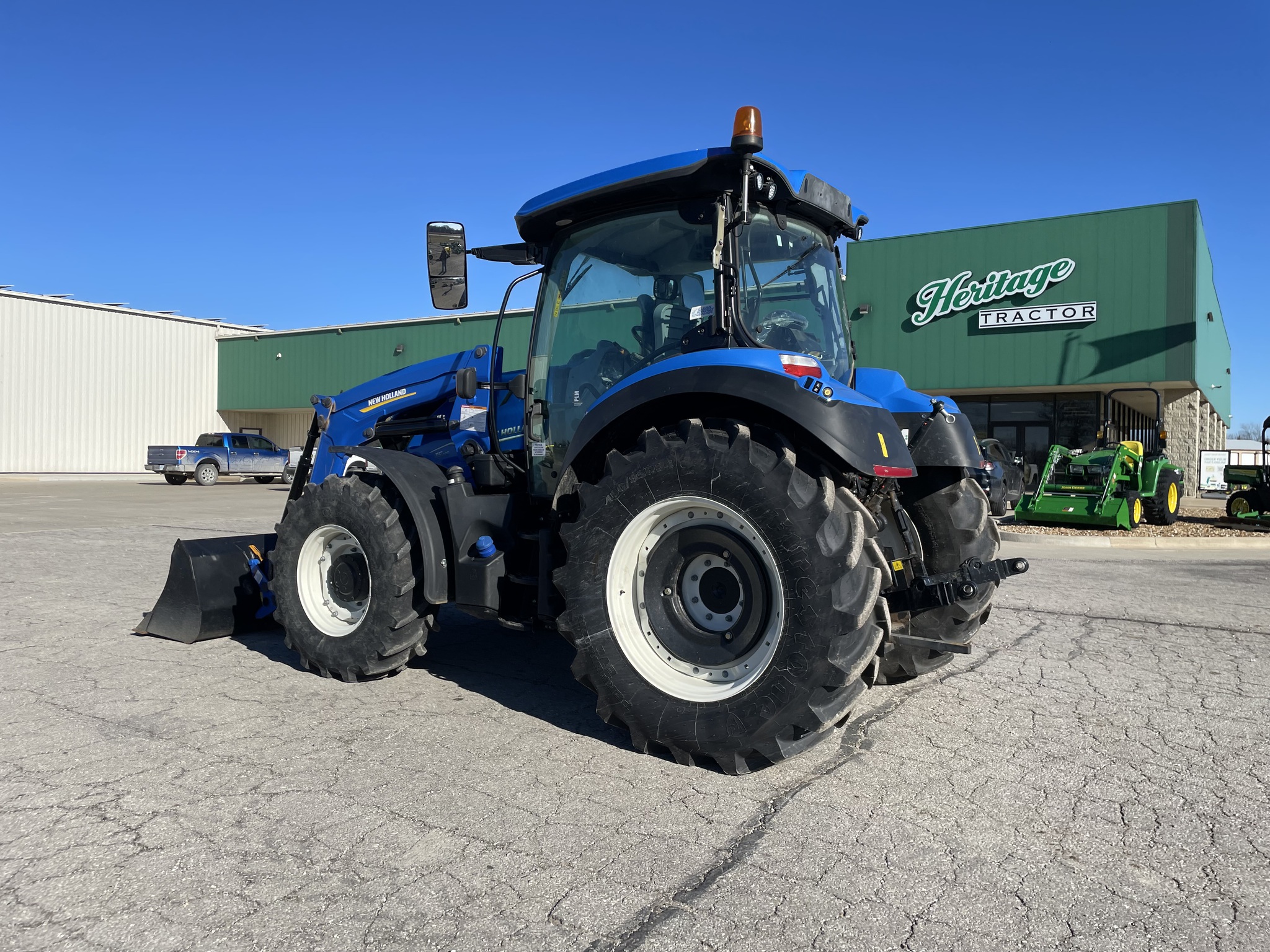  2023 New Holland T5.140 DCT at Heritage Tractor in Baldwin City, KS