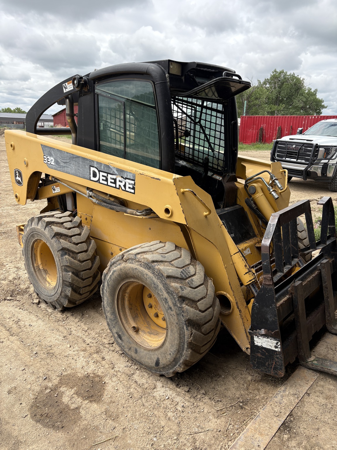 2005 John Deere 332 Image 11