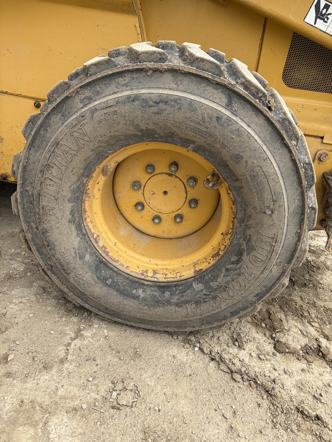 2005 John Deere 332 Image 7