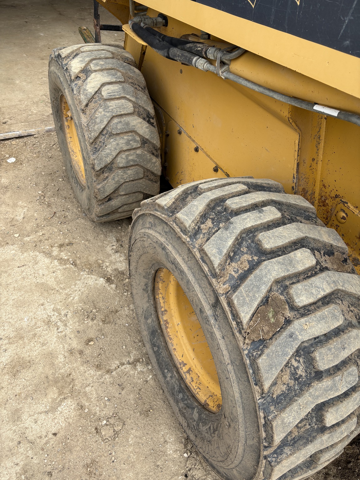 2005 John Deere 332 Image 6