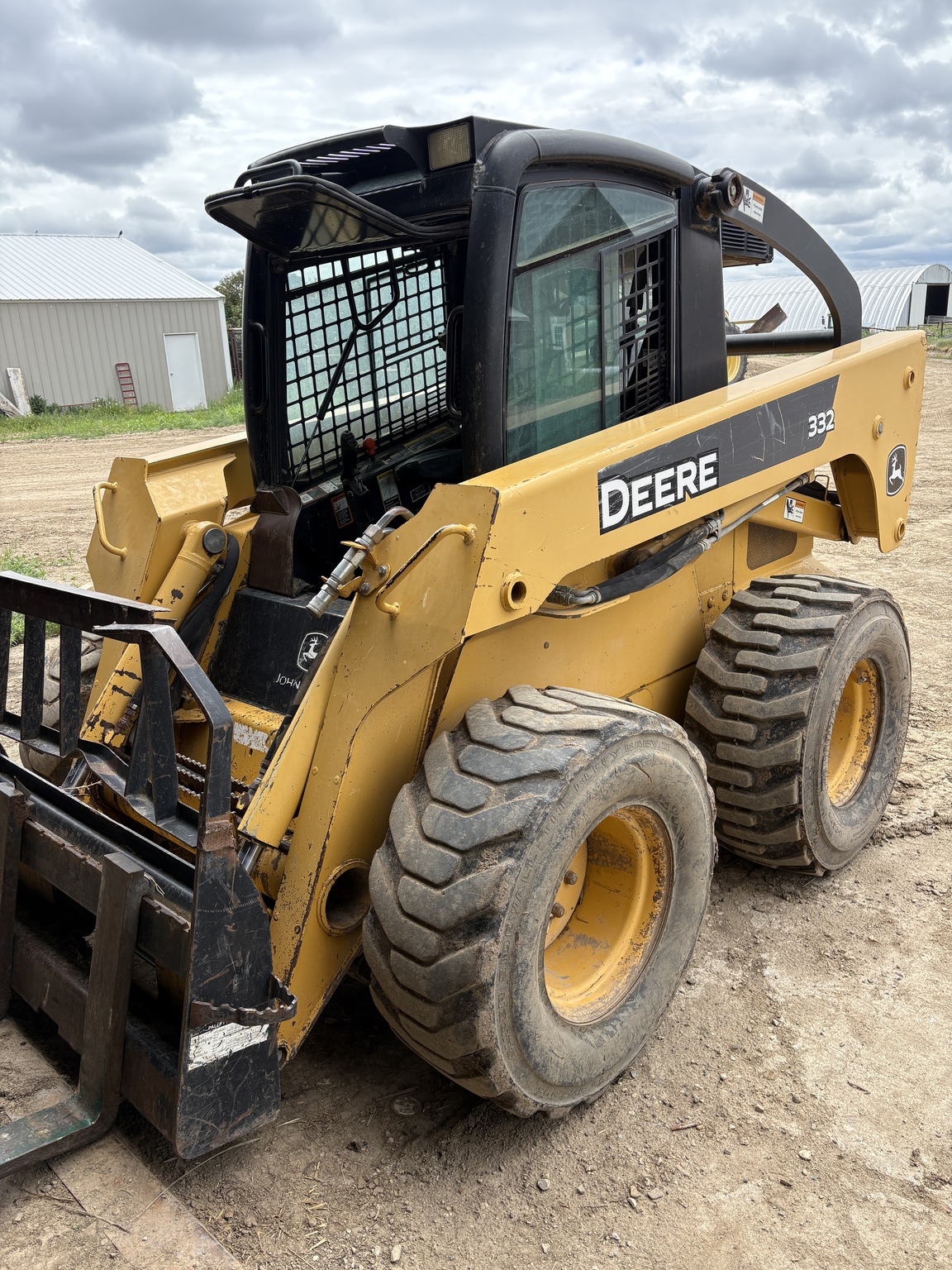 2005 John Deere 332 Image 9