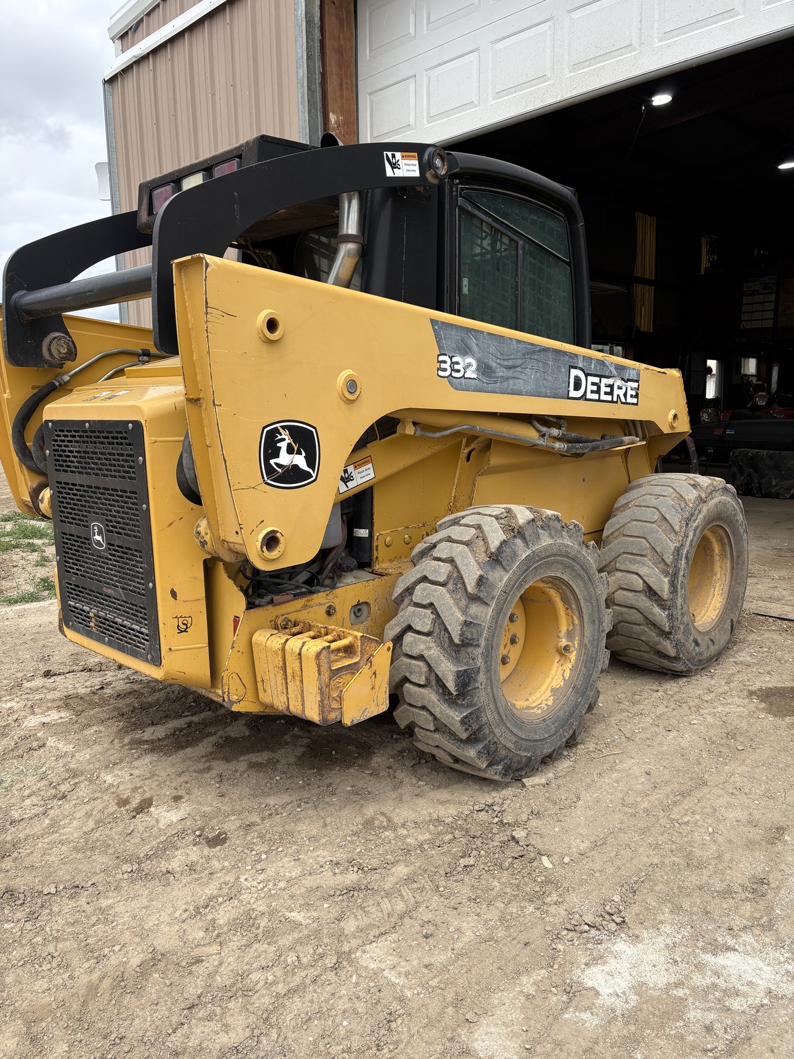 2005 John Deere 332 Image 8