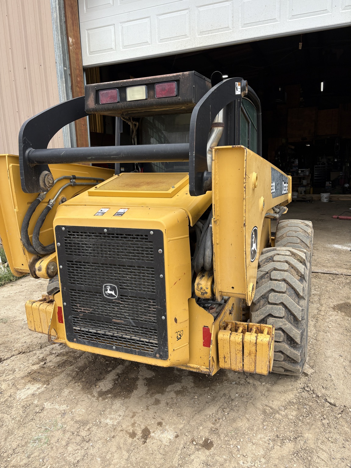 2005 John Deere 332 Image 3