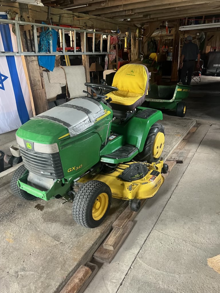 2002 John Deere GX345 Image 2