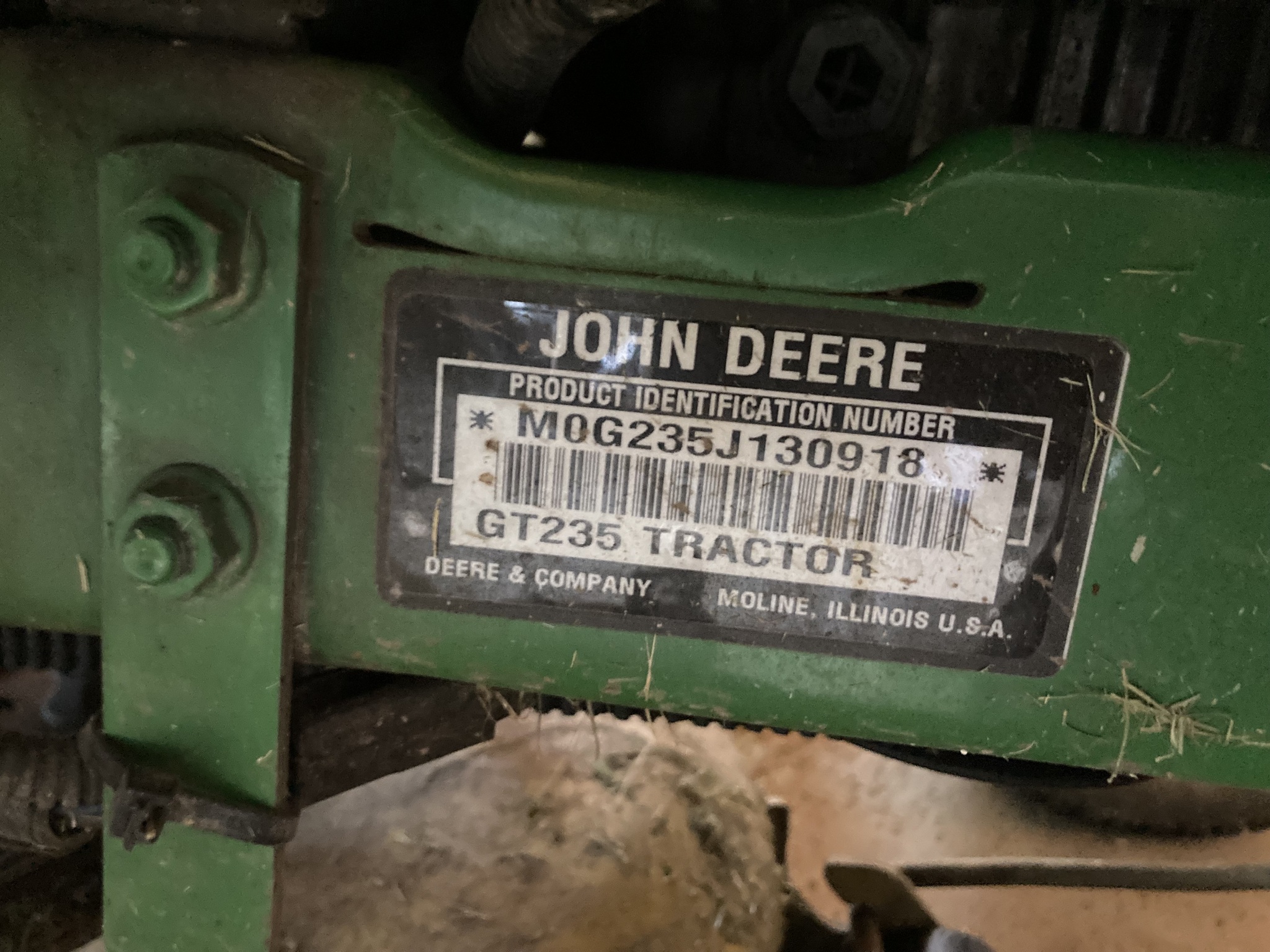 2004 John Deere GT235 Image 2