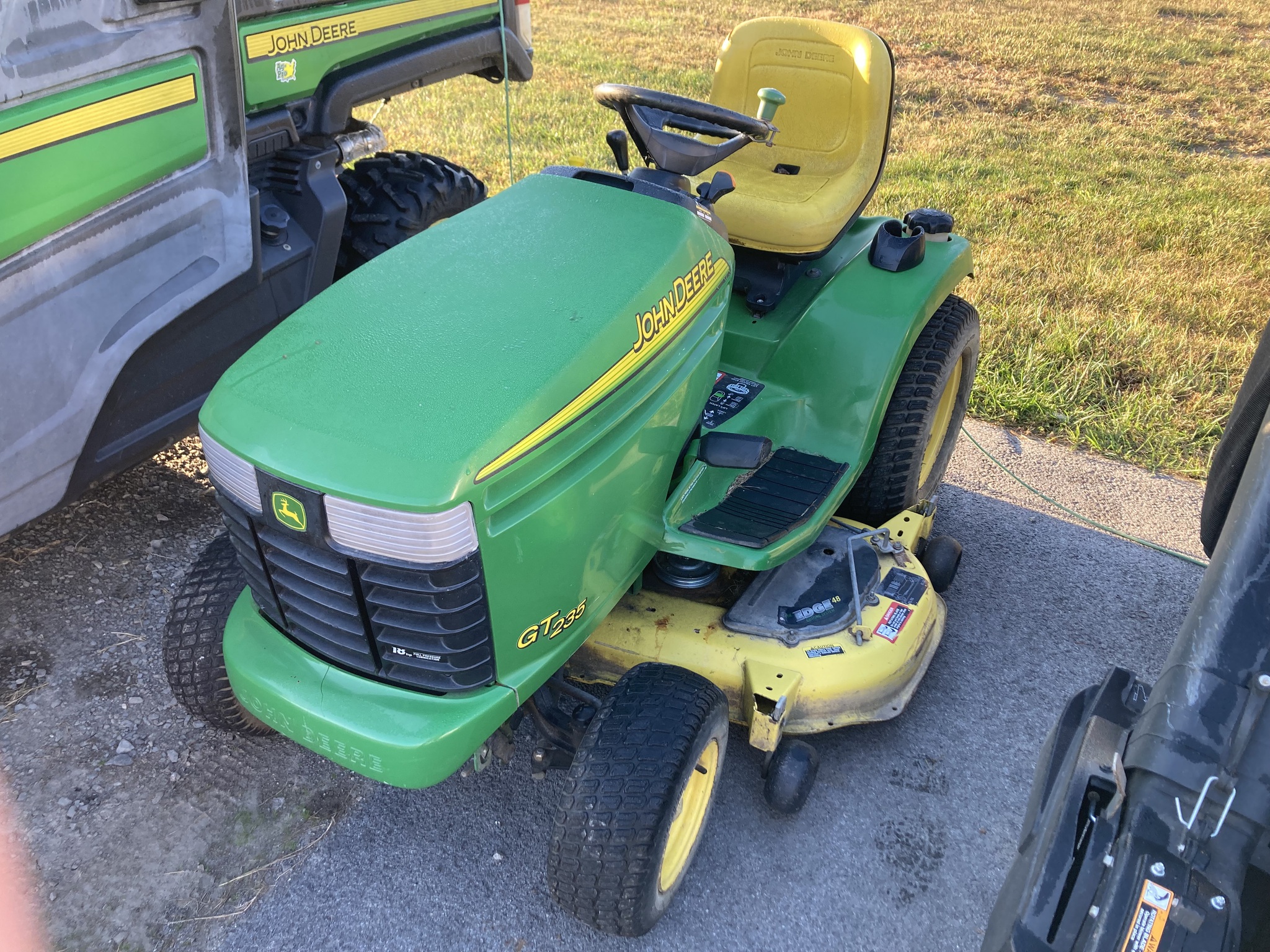 2004 John Deere GT235 Image 1