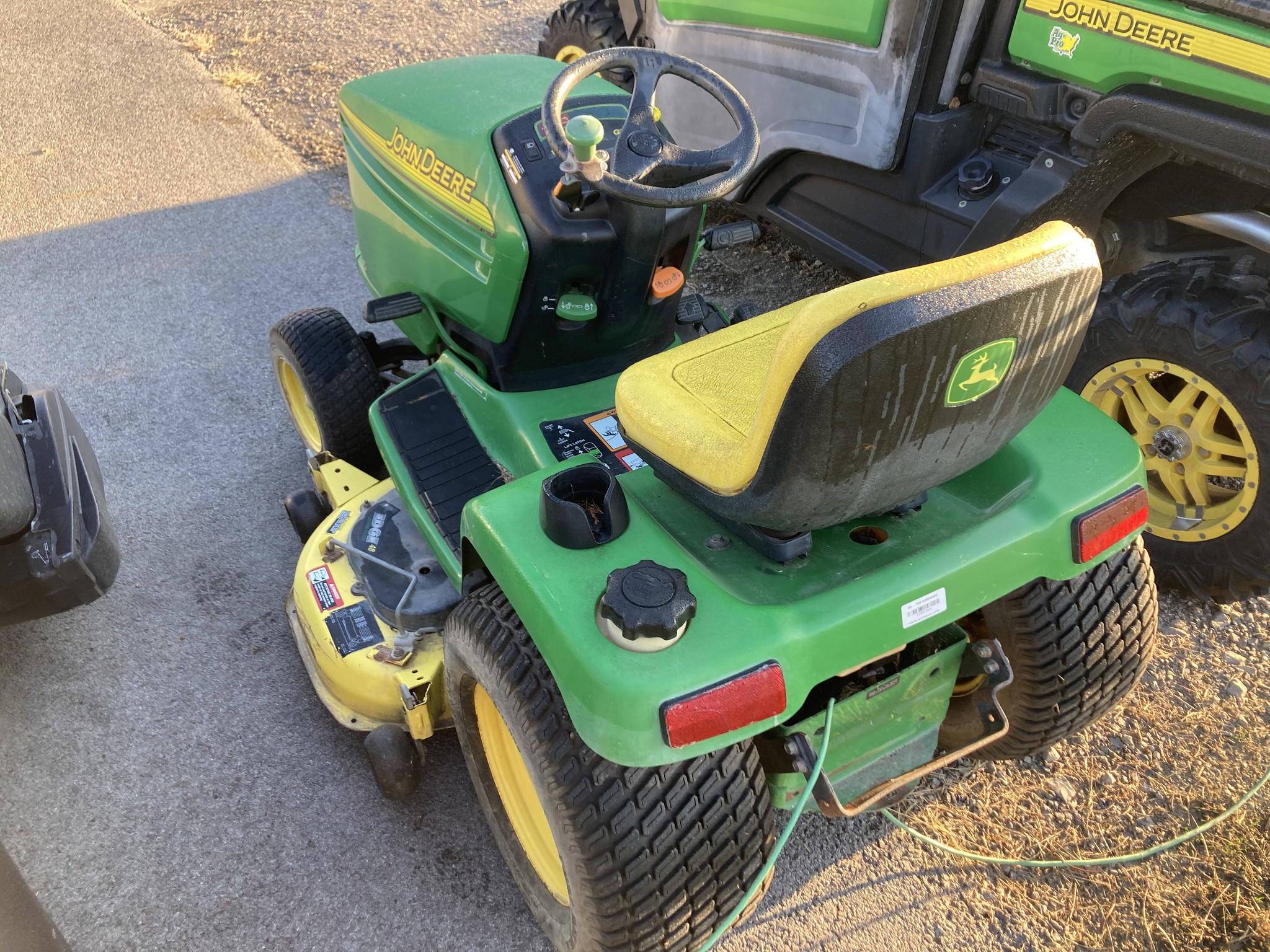 2004 John Deere GT235 Image 4
