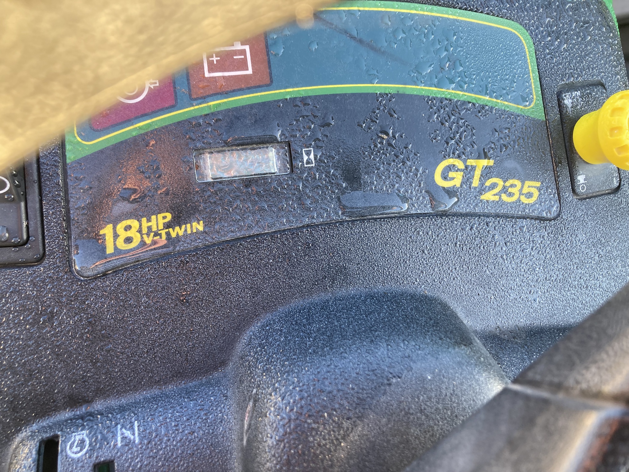 2004 John Deere GT235 Image 6