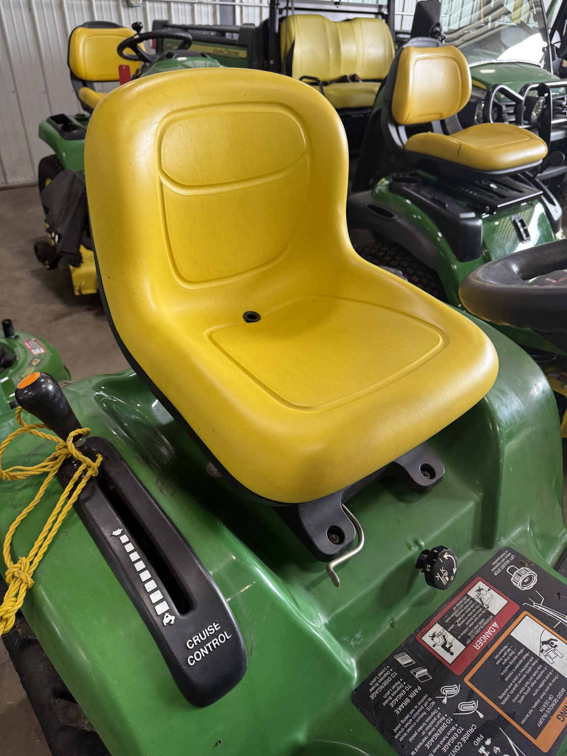 2000 John Deere GT225 Image 3