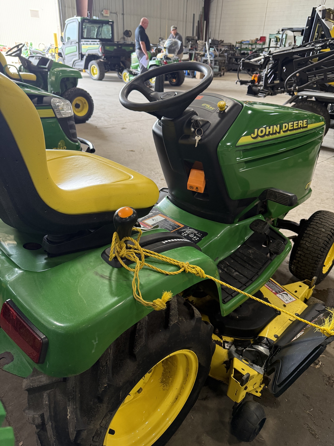2000 John Deere GT225 Image 4