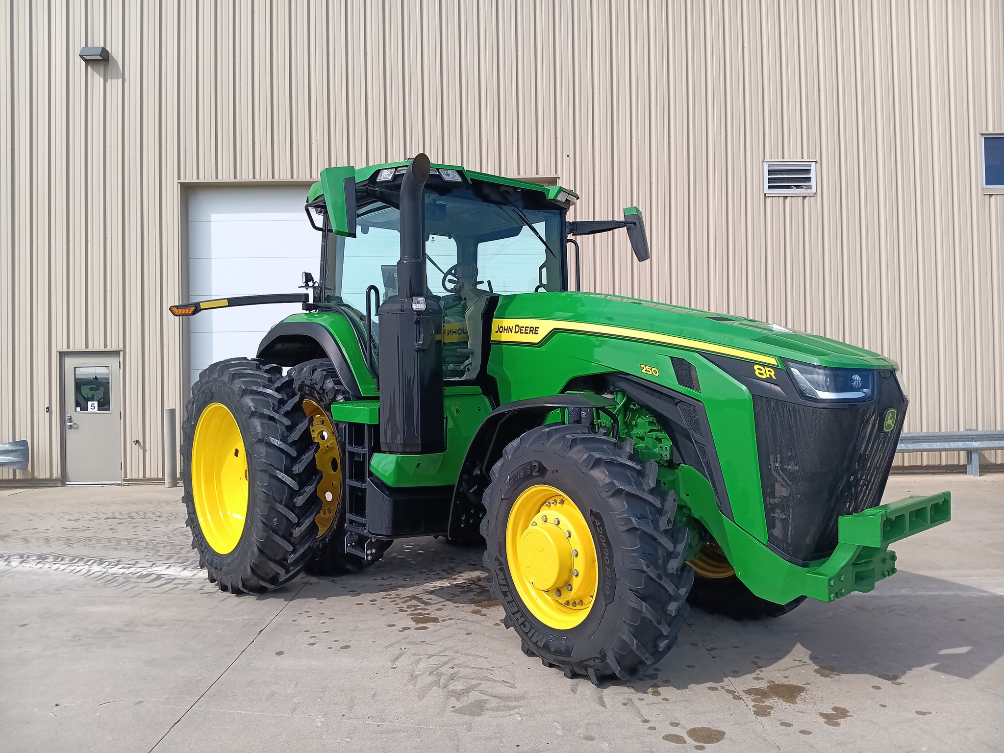 2024 John Deere 8R 250 Image 2