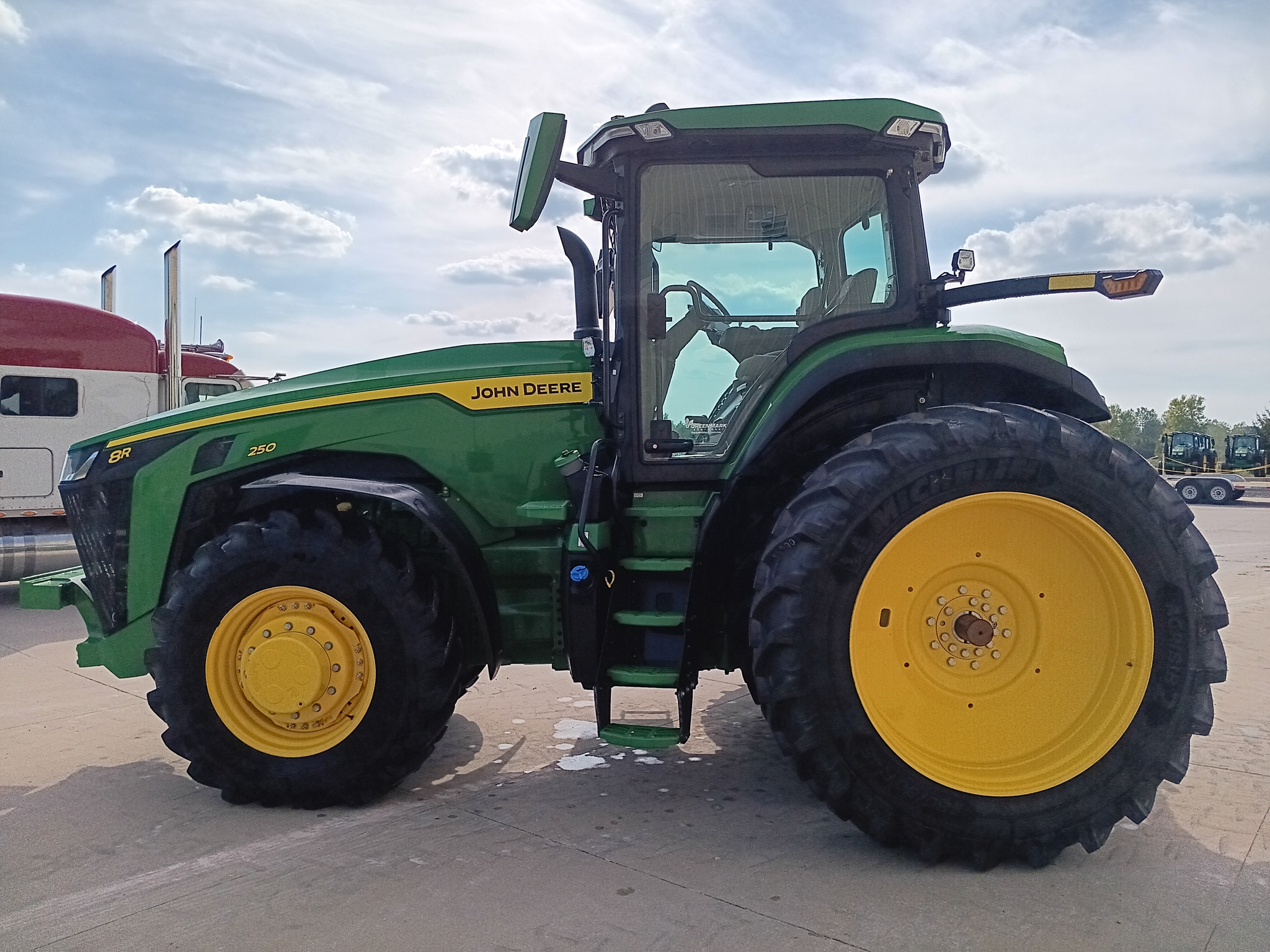 2024 John Deere 8R 250 Image 7