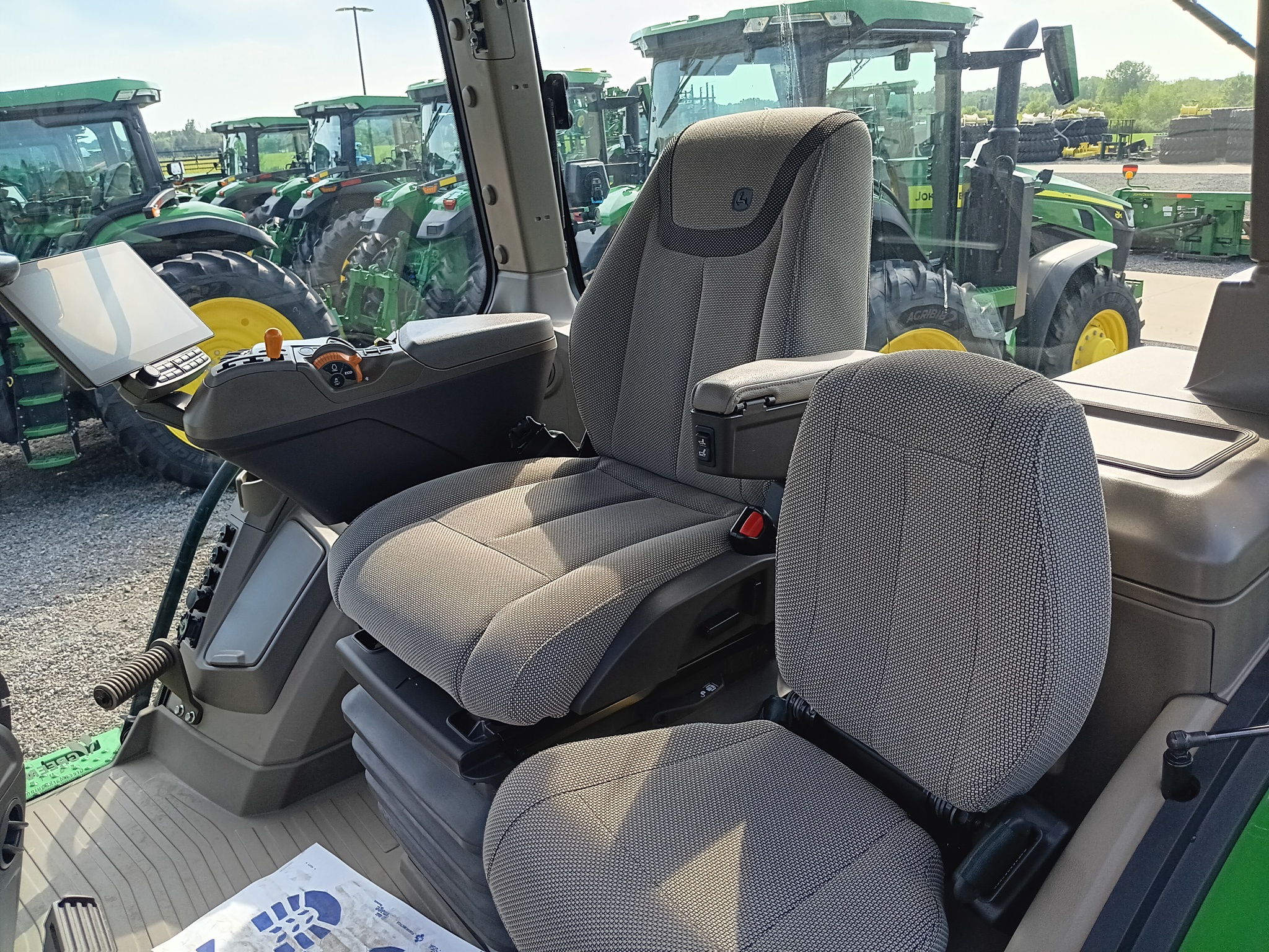 2024 John Deere 8R 250 Image 10