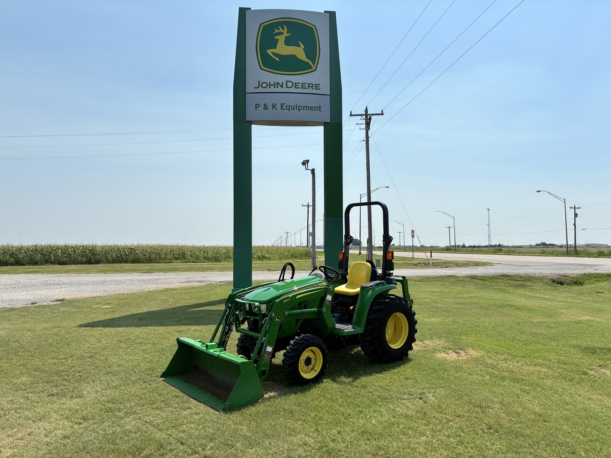 2018 John Deere 3032E Image 1